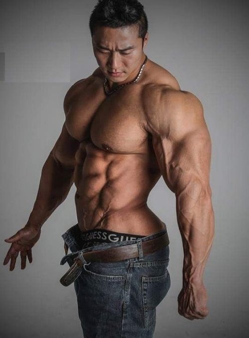 drwannabebigger:Lee Seung Chul aka @bodybuilderchul