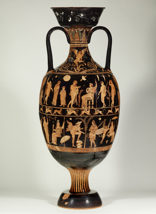 artifakts: An exhibition that looks at death and funerary practices through thirteen elaborate vases