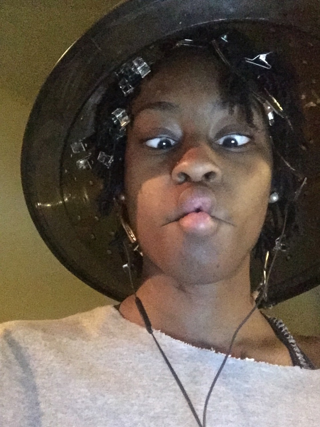 iamstellificent:  When you wanna partake in blackout festivities but you gotta retwist