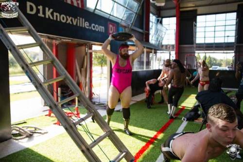 CUTE JOBBER ABOUT TO HAVE A WEIGHT SMASHED INTO HIS BACK!!!!