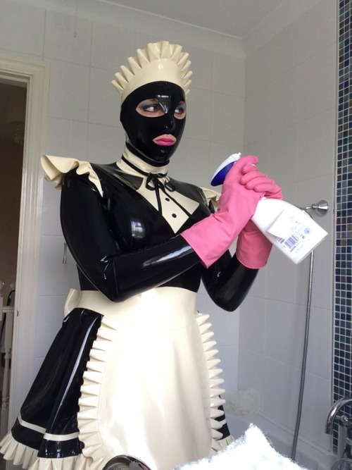 missdollylatex:  Latex maid in your home