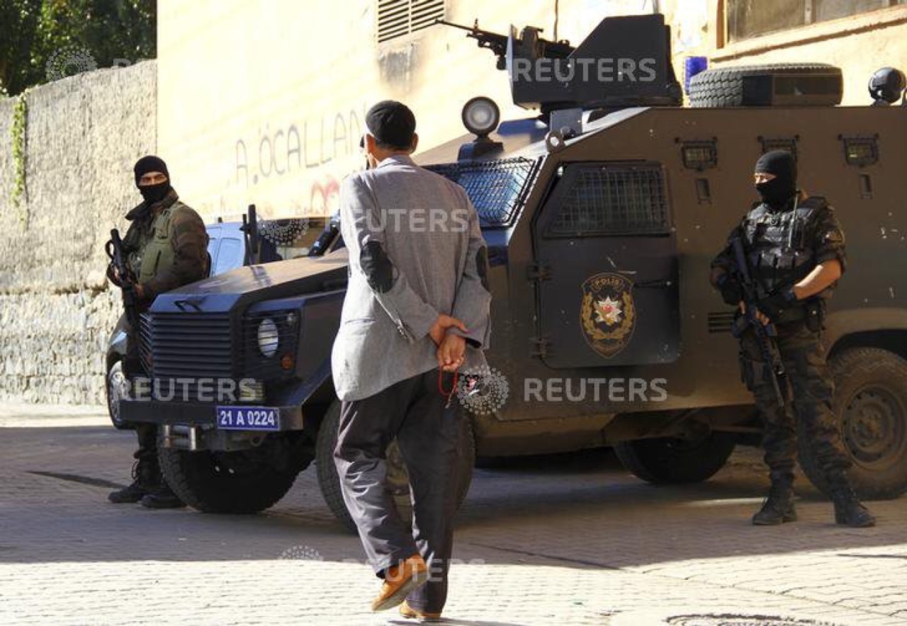 streetartlerin:  tell-me-v:  quzelqort:  sessizsakindingin:  Kurdistan is voting