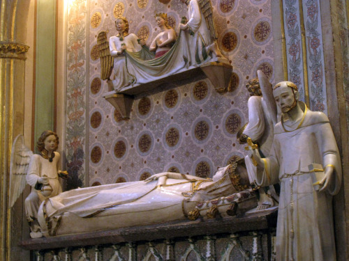 Tomb of Elisenda de Montcada Queen consort of Aragon (1292 –1364)