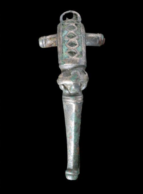 Roman bow brooch with enamel inlay from 1st – 2nd century AD Image from Wessex Archaeology’s f