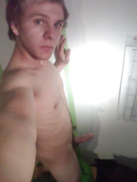 ...AND YET ANOTHER UNNECESSARY GAY NUDITY BLOG