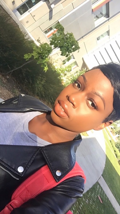 xsachibb:  The second photo is my face when people ask me if I speak African.