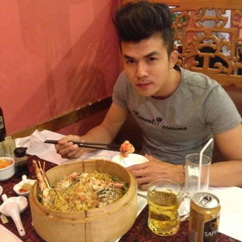 mansexy69: sexydick981: mantop106910:  長的很帥身材又很好的越南大屌同志天菜  Hott H