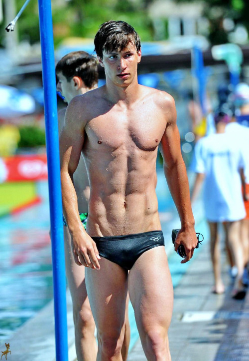 swimmersdivers:Please follow these blogs! - candid♂male | swimmers♂divers | men♂watching | cut♂clean