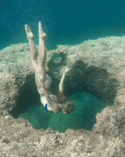 uwlover52: I love freediving with my sister..she is so sexy and never has trouble seducing me for an