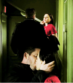 argetnallison:  Captain Swan | 4AAWfavourite parallel » 4x11/3x19 - Heroes and Villains/ A Curious T