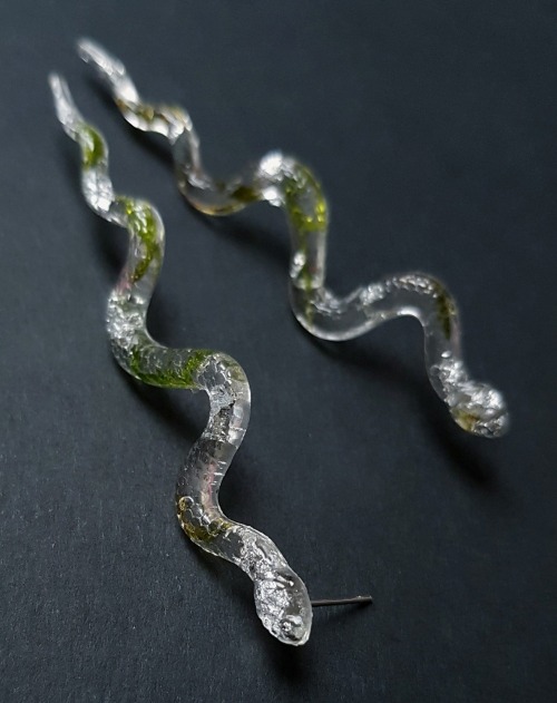 sosuperawesome:Resin Snake JewelrySilver and Moss on Etsy