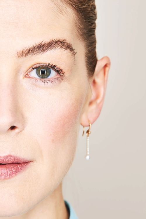 westwallys:ROSAMUND PIKEfor The Observer (2019), ph. Dean Chalkley.