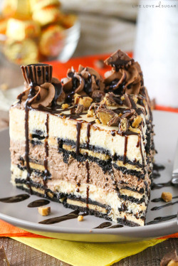omg-yumtastic:  (Via: hoardingrecipes.tumblr.com)   Reese’s Peanut Butter Chocolate Icebox Cake - Get this recipe and more http://bit.do/dGsN  Oh hello