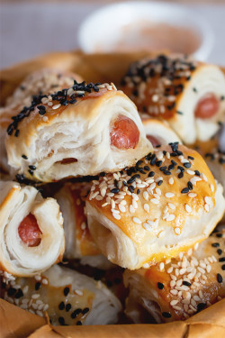 foodffs:  Mini Pigs in a Blanket for your next party! https://www.masalaherb.com/mini-pigs-in-a-blanket/Follow for recipesIs this how you roll?