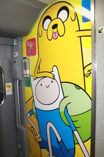 adventuretime:  I’m not really sure what to make of this. Crazy!  ca-tsuka:  Cartoon Network train in Taiwan (aka Cartoon Express)  