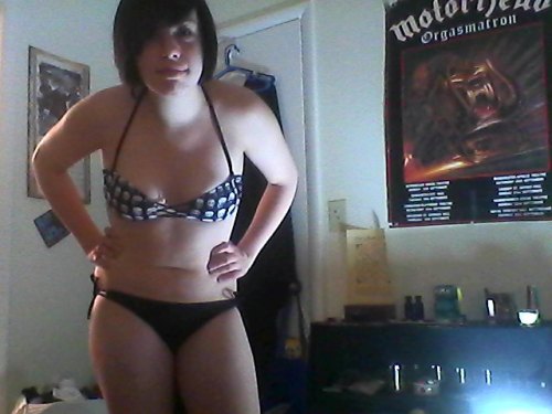 curveappeal:  Sara Hope. 5’9 and a half, 160 pounds. I’ve been recovering from anorexia and extensive laxative abuse for the past year.