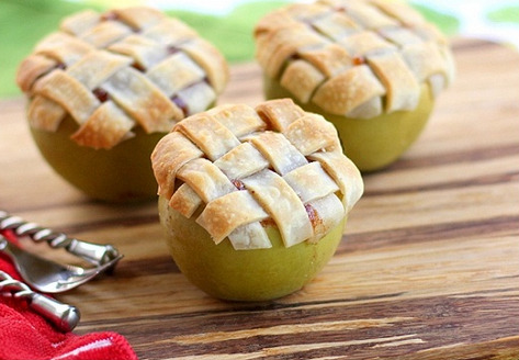 annihilati0nn:  swiggity-swision-not-my-division:  bloody-men-with-blue-eyes:  fuckyeah-nerdery:  thecakebar:  Apple Pie Baked inside of Apples Tutorial  Isn’t this like hollowing out a corpse, then putting someone else’s organs inside and cooking