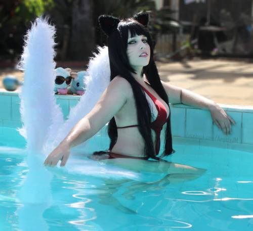 league-of-legends-sexy-girls:  Pool Party Ahri