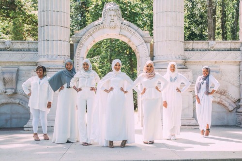 hijabs-and-pins:  My sisters in Islam ❤️❤️❤️ AlHamdullilah! 