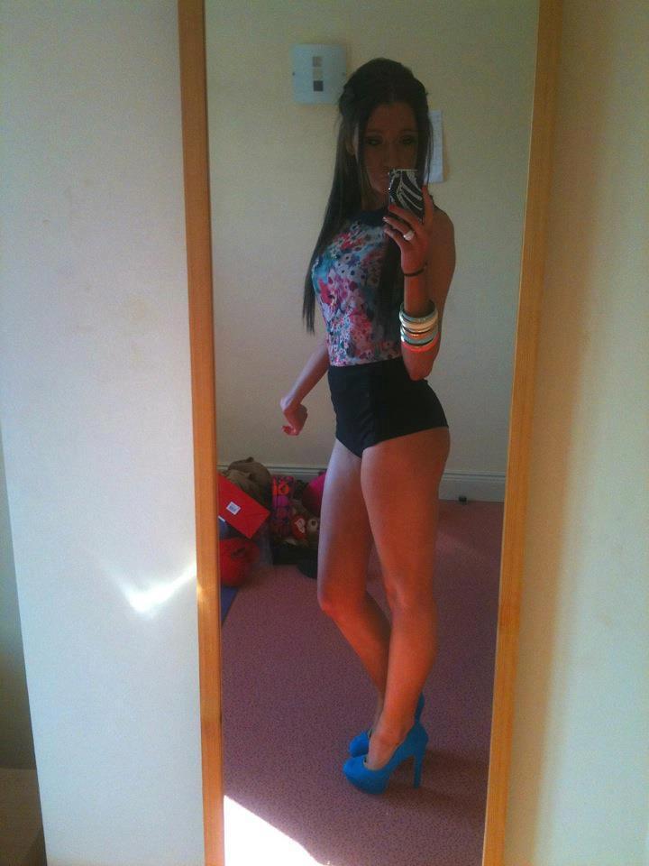 fuckingsexyblog:  not the most well lit picture ever but she’s still pretty hot.