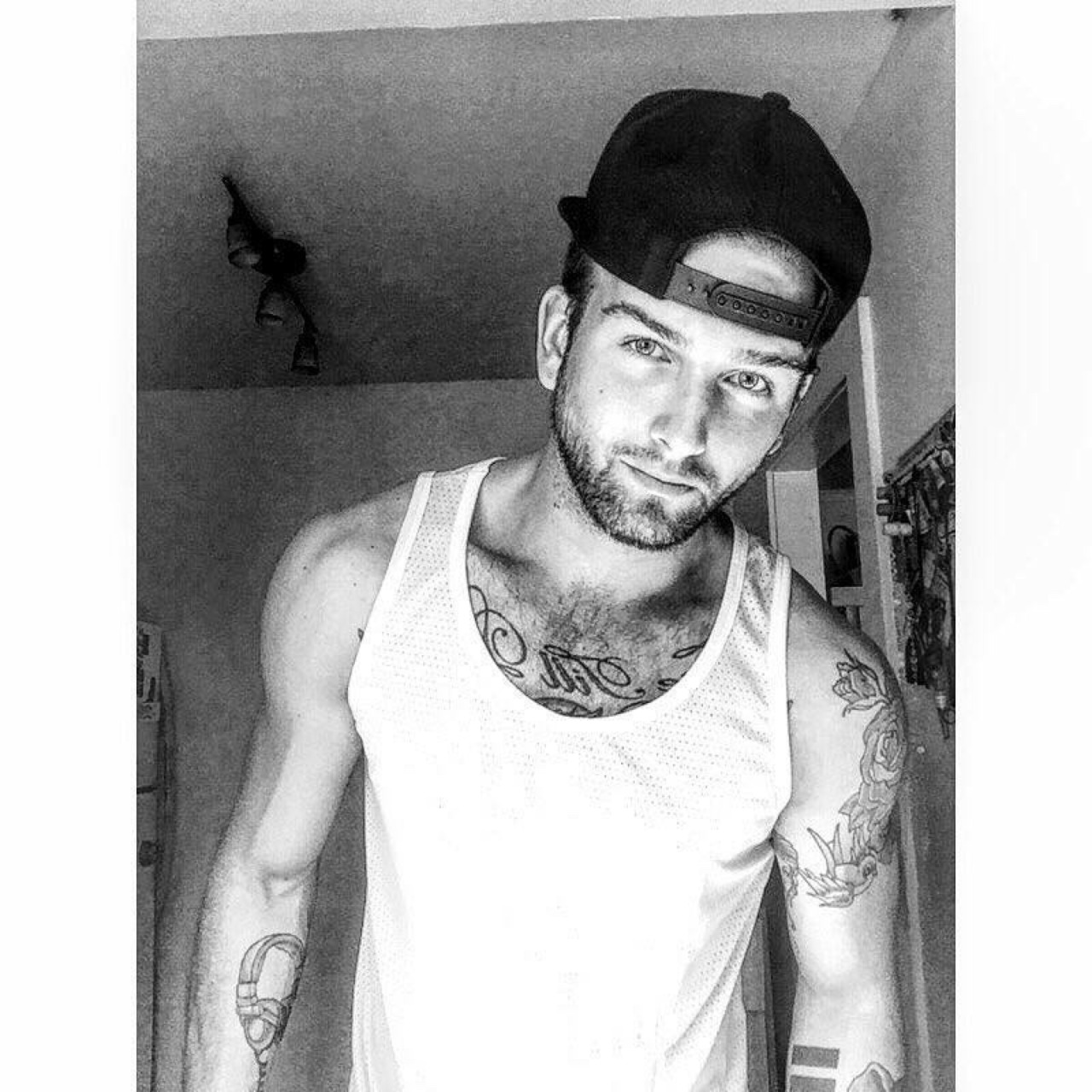 chiguybri:  Very sexy guy! 😍🔥💦💦💦
