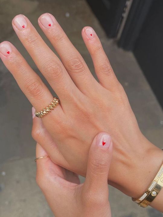 These 8 Understated Designs Are All We Want on Our Nails Right Now