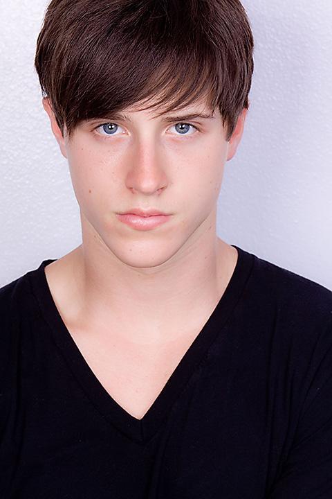 scientist-wanabe:  celestial-delinquent:  shane harper is bertholdt fubar and no one can convince me otherwise  dat cute nose and that cute everything.   Berthold for sure