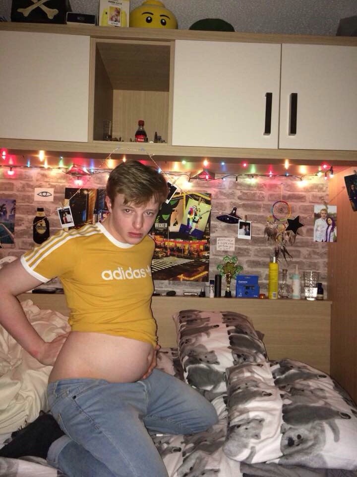 sparticusbarticus: mpregvids:  Tom has been carrying for about 6 months. He got an
