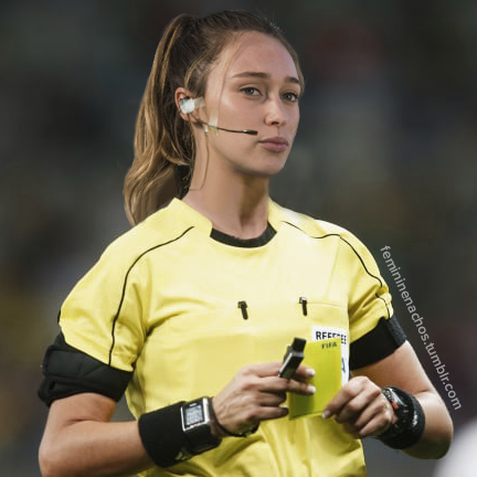 femininenachos: Clexa referee/soccer AU:No-nonsense, firm but fair referee Lexa Woods is nicknamed &