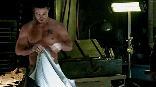 Oliver Training In Arrow 1x11 Trust But Verify.