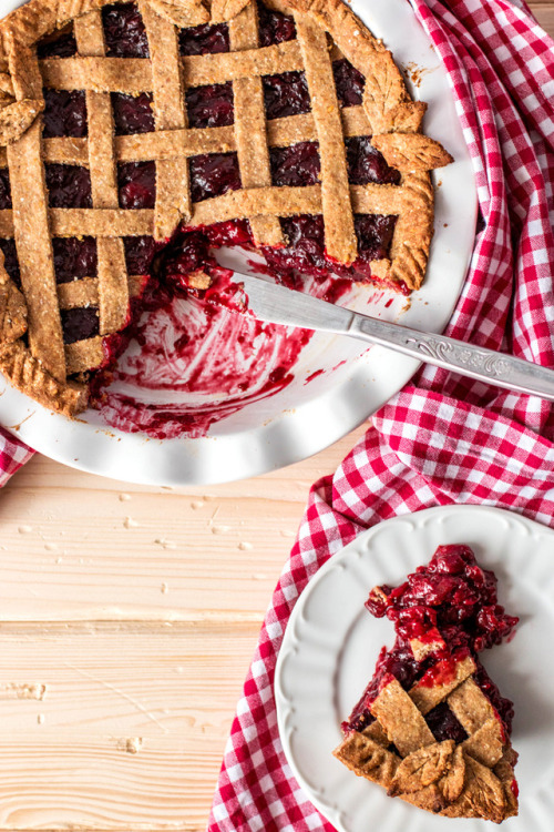 In honor of Twin Peaks being back on air, here’s a delicious organic and healthy cherry pie recipe t