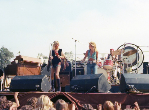 crystallineknowledge: Fleetwood Mac in San Diego, CA in 1975.