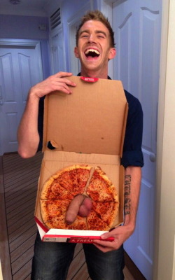 ju68:  Take a look, Enjoy !!! http://ju68.tumblr.com / @FUCKYEAHju68   Matt Hughes as the meat lovers pizza delivery boy!