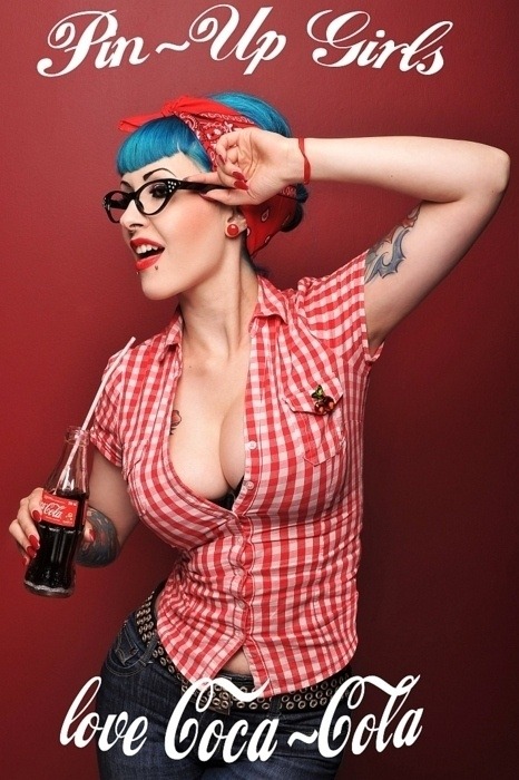 pinupandbeyond:  ‘Pinup Girls Love Coca-Cola’