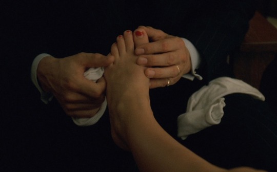 blondedomguy:  Lolita / Dominique Swain FEET ❤I love her feet so much! I wish I had a girlfriend who loves her own feet! ❤