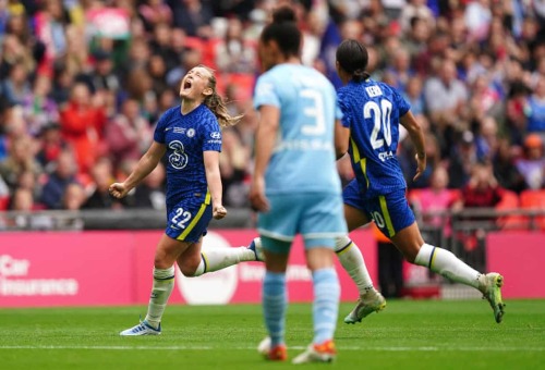 Erin Cuthbert scores a sensational goal against Manchester City in the FA Cup final.Brother: What a 