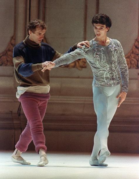 Rudolf Nureyev gives instructions to &lsquo;danseur étoile&rsquo; Laurent Hilaire at 