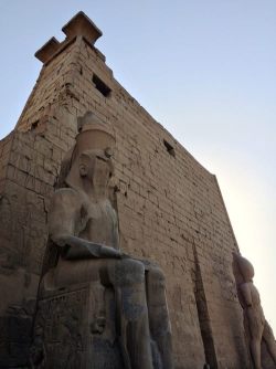 anubis-lon:  Estatua de Ramses II