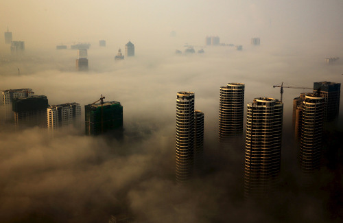 allotherthingsintheworld:  Smog in Cina (Foto di “Internazionale”) Smog in China
