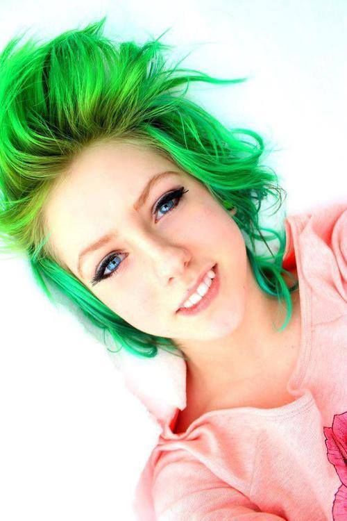 hairchalk:  Turn your ordinary hair into a GREENtastic one with Hair Chalk!