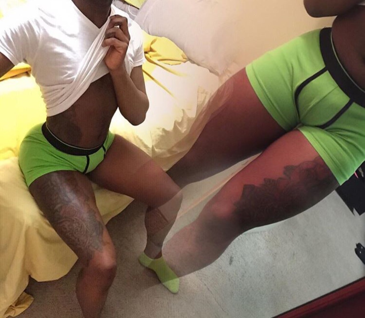 iloveazz89:  iloveazz89.tumblr.com   To submit ass pics send them to KIK : topjerzee.