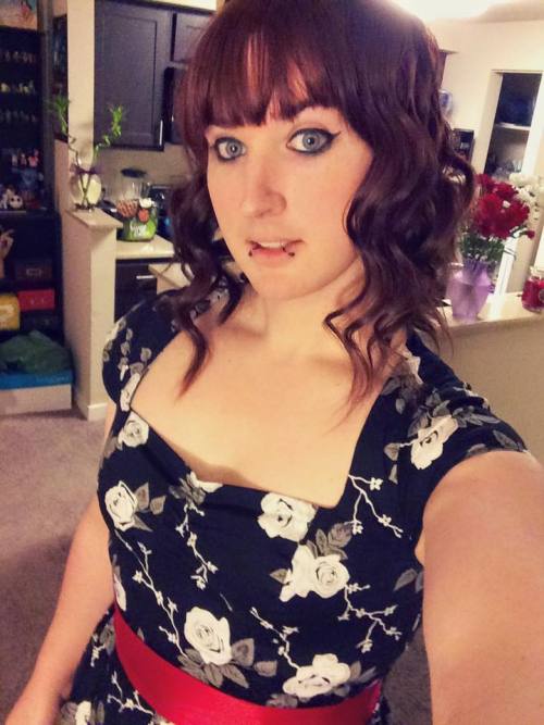 themayfieldtreasury: odie2ivy: crusaderquinn: Getting ready for date night and STAR WARS!!! You look
