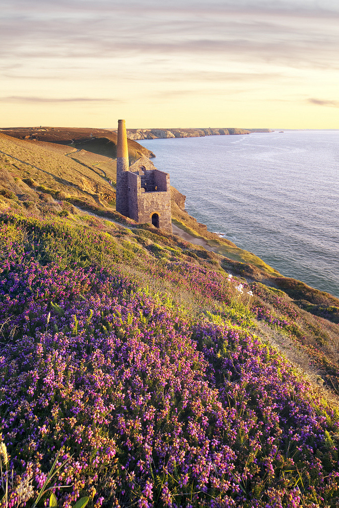 breathtakingdestinations:  St Agness - Cornwall - England (von Ray Bradshaw.) 