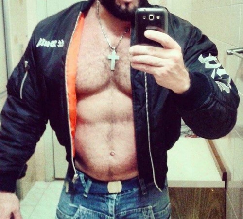 berlinkinky: men-gear: My jacket on a big guy #bomberjacket #bomber #macho #pitbull vor Dir will i