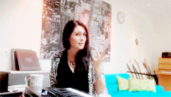 dieealive:  so cute speaking spanish ♥ 