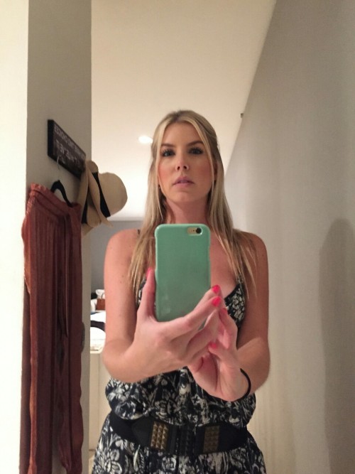 XXX spyonpeople:  MILF selfie photo