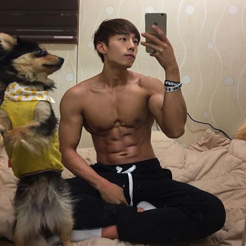 flipthastitch:Body and tan goals. 💪🏼