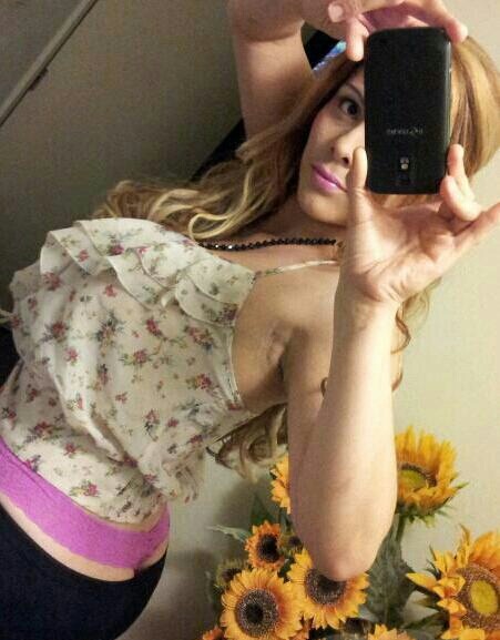 exgflatinascuties:  Beautiful  mami !