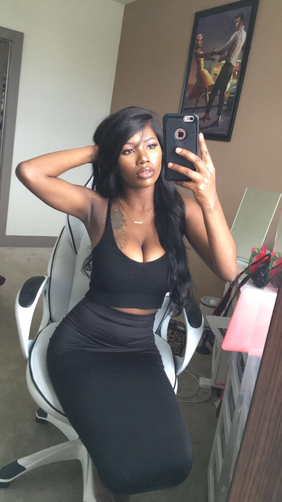 modernbeautyaddict:  queensuzie:  Everything Melanated! 👸🏾  😍👑
