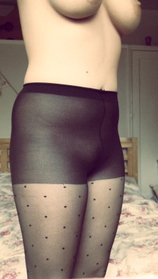 bluefray:  Can you tell I’m partial to these spotty tights?  Do spotty tights count :)